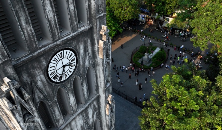 Sắc thu nhuộm khắp phố phường Hà Nội 13 Sắc thu nhuộm khắp phố phường Hà Nội - 12