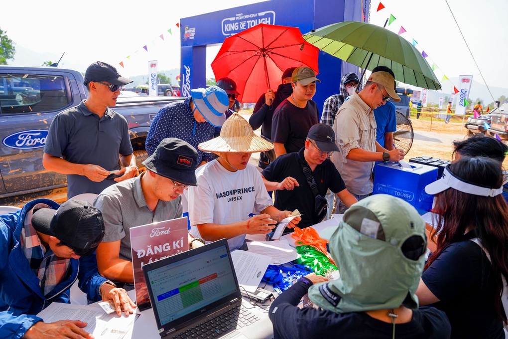 Chinh phục địa hình cùng dàn xe Ford tại giải đua xe PVOIL VOC 2025 - 2