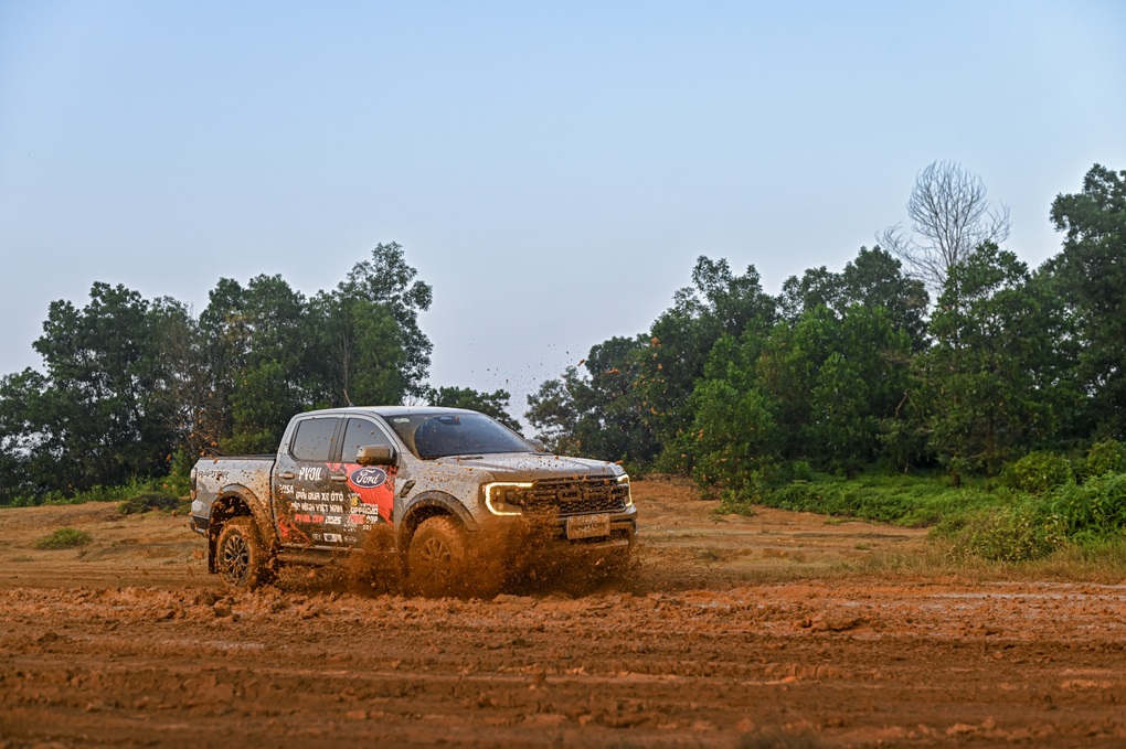 Chinh phục địa hình cùng dàn xe Ford tại giải đua xe PVOIL VOC 2025 - 6