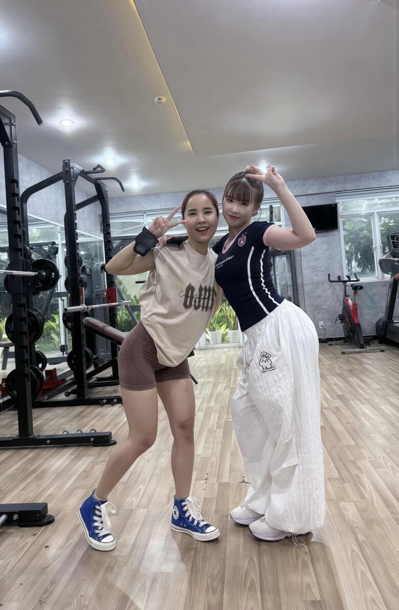 Sao Việt 24h: Hoa hậu Diễm Hương nhập viện cấp cứu giữa đêm khi đang mang thai, chồng trẻ hoảng hốt amp;#34;cắn cả lưỡi vì sợamp;#34; - 4