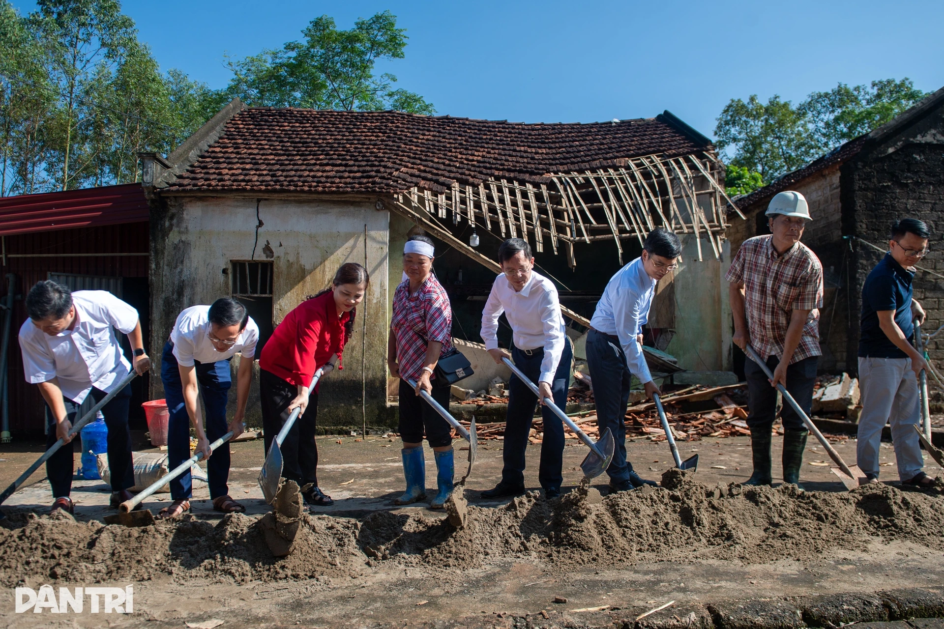 Bạn đọc ủng hộ gần 1 tỷ đồng, gửi yêu thương tới người dân vùng lũ miền Bắc - 6 Bạn đọc ủng hộ gần 1 tỷ đồng, gửi yêu thương tới người dân vùng lũ miền Bắc - 6