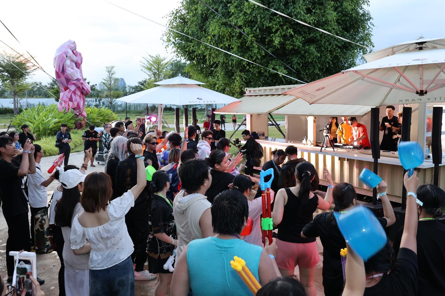 Hơn 2.000 bạn trẻ quẩy hết mình tại sự kiện té nước cùng Snappy Tom và Hobby Horizon- Ảnh 6.