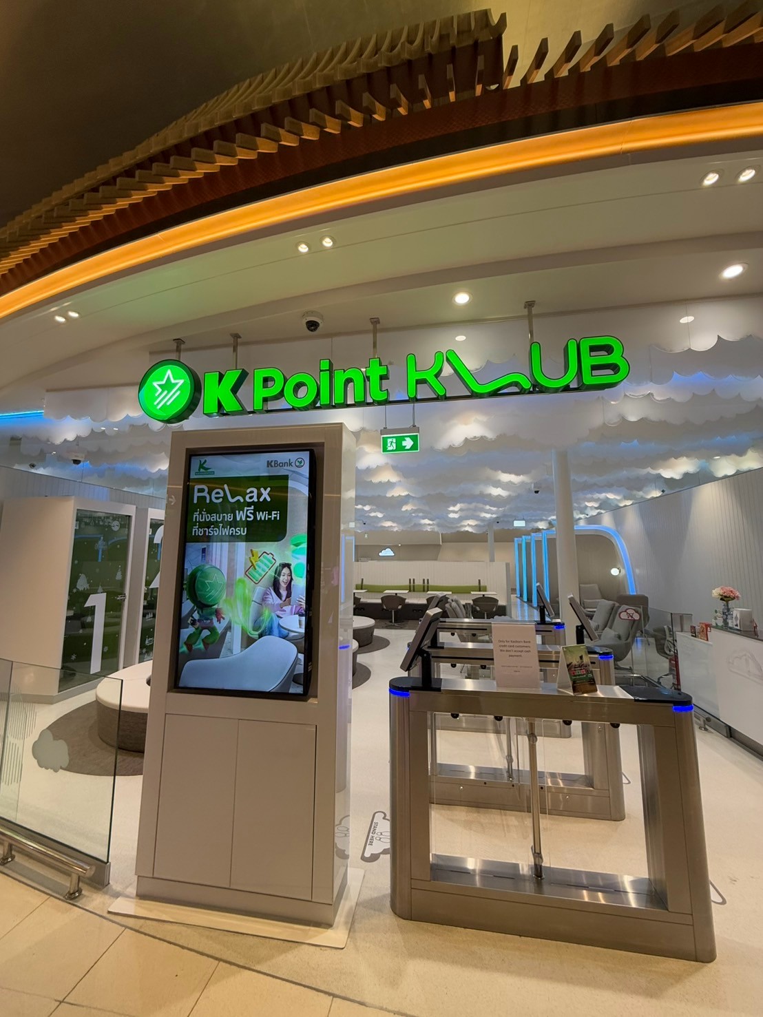 Du lịch Thái Lan lễ Songkran: Vô tư té nước, không lo té ngửa vì chi phí- Ảnh 2.