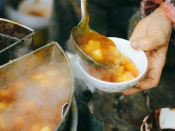 10 món ngon bổ rẻ xì xụp ngày gió mùa về Hà Nội, nóng hổi vừa thổi vừa ăn 