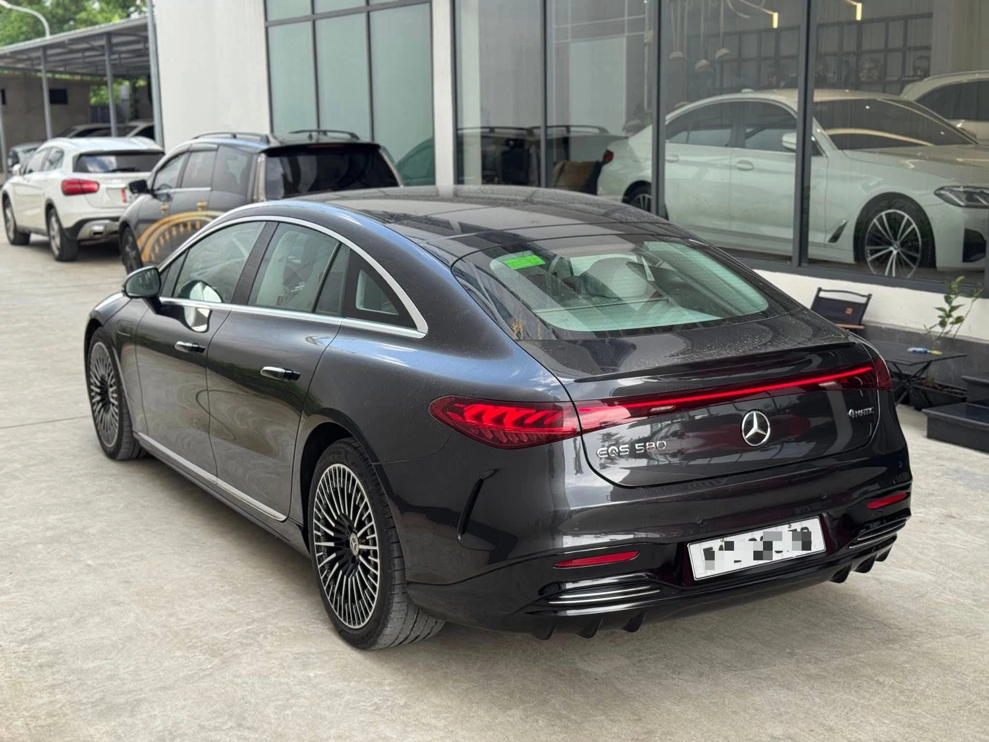 Xe điện Mercedes rớt giá 2,45 tỉ đồng sau khi lăn bánh 1.500 km - Ảnh 2. Xe điện Mercedes rớt giá 2,45 tỉ đồng sau khi lăn bánh 1.500 km - Ảnh 2.