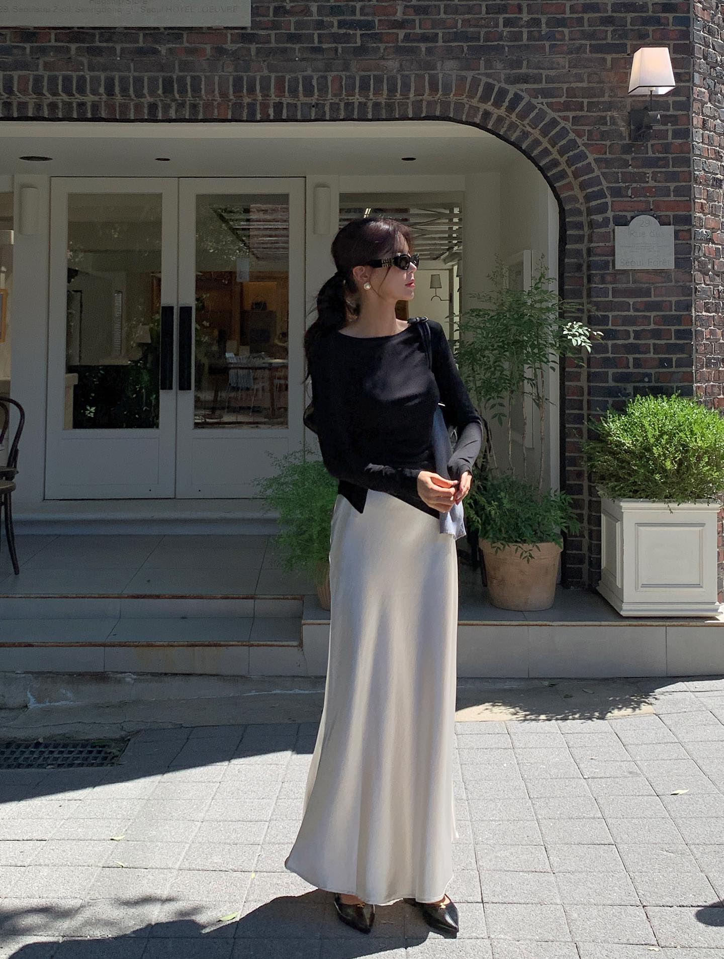 Hot nhất mùa đông 2025 chính là áo thun dài tay, sành điệu từ đi làm tới đi chơi với 10 cách phối - Ảnh 3.