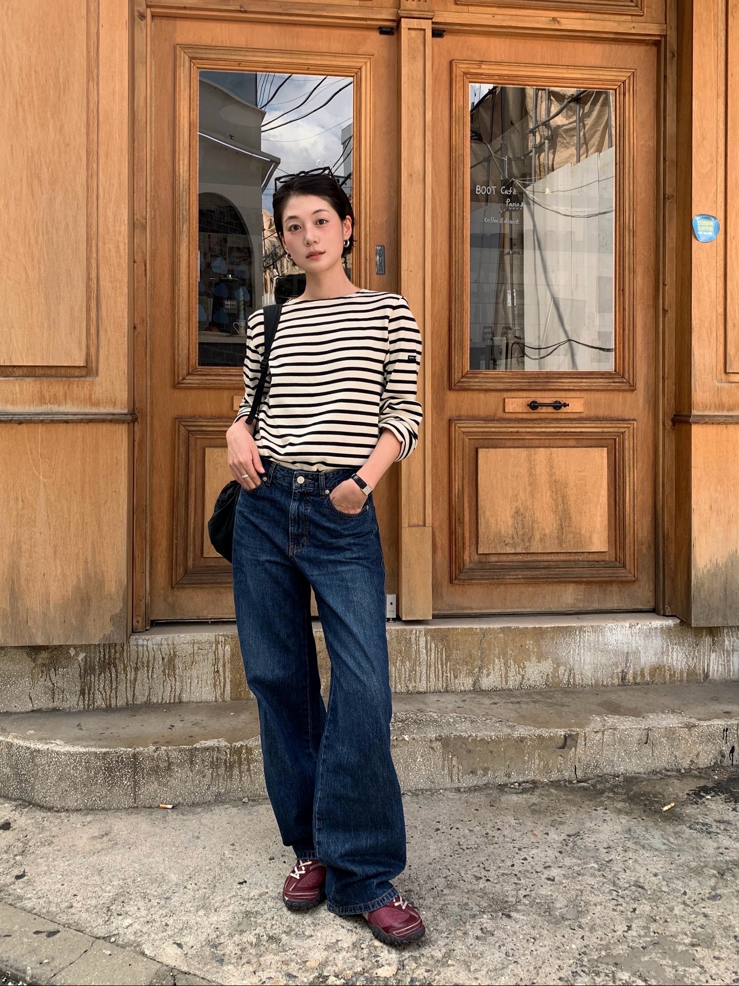 Hot nhất mùa đông 2025 chính là áo thun dài tay, sành điệu từ đi làm tới đi chơi với 10 cách phối - Ảnh 8.