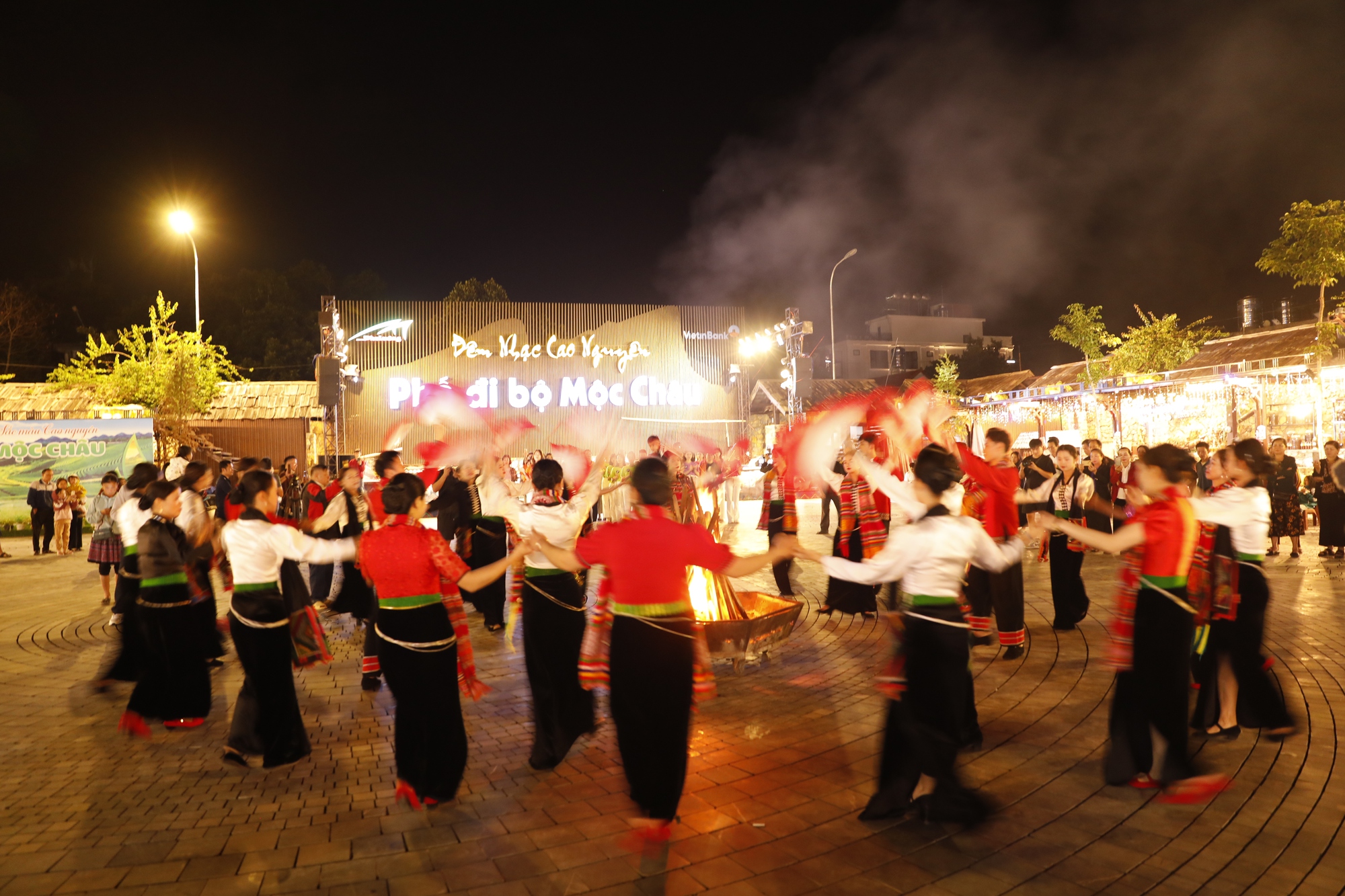 Top 30 Hoa hậu Du lịch Dân tộc Việt Nam 2025 hái chè, quảng bá vẻ đẹp Mộc Châu - Ảnh 2.