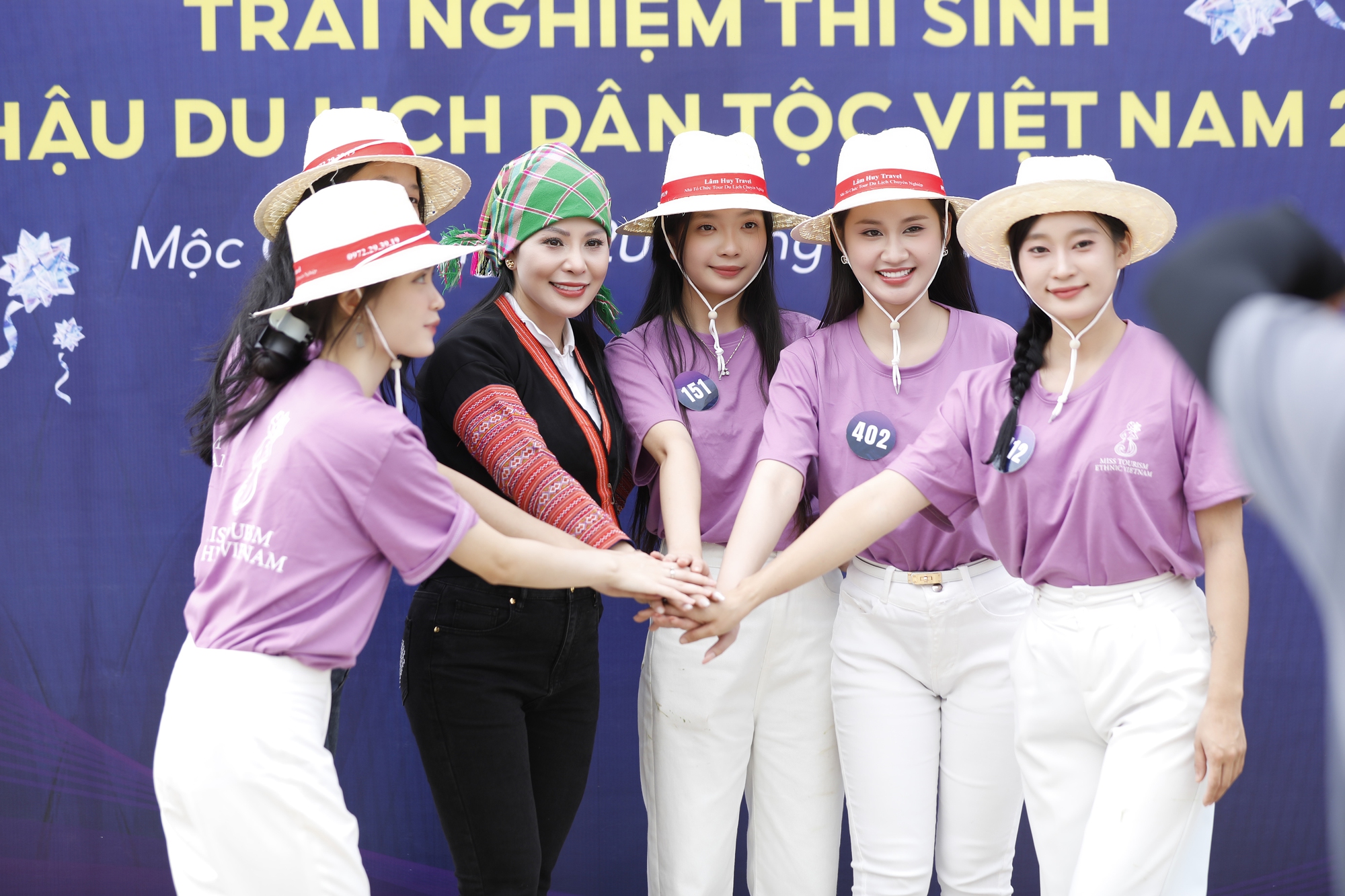 Top 30 Hoa hậu Du lịch Dân tộc Việt Nam 2025 hái chè, quảng bá vẻ đẹp Mộc Châu - Ảnh 3.