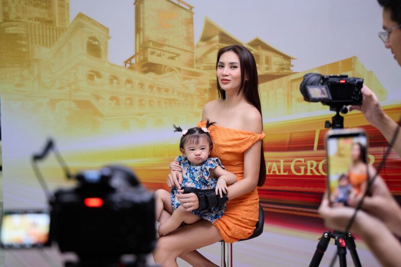 Sao Việt 24h: MC Mai Ngọc tận hưởng cuộc sống mẹ bỉm sữa thảnh thơi trong amp;#34;lâu đàiamp;#34; nhà chồng tại Bắc Ninh - 11