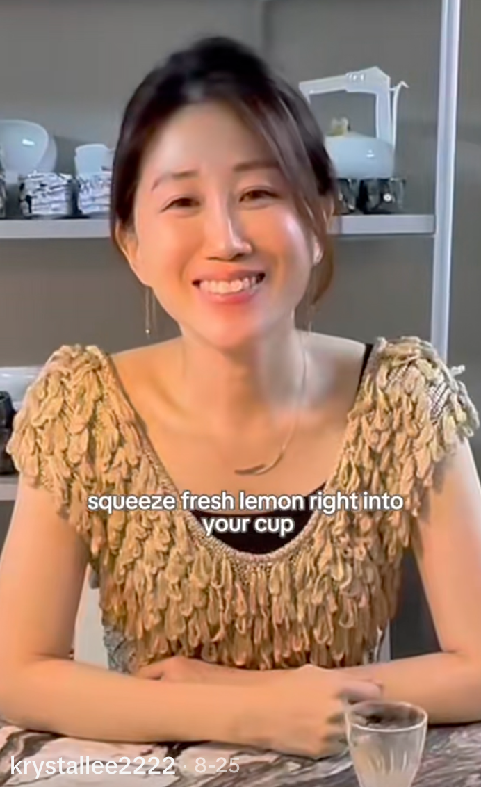 1761284127 325 Phu nu Han tuoi 50 giu da cang muot chi