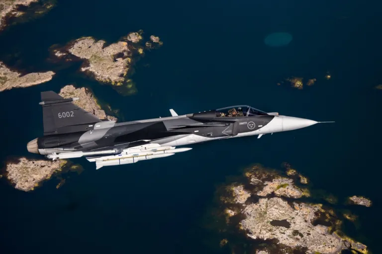 Một chiếc Gripen E bay thử nghiệm. Ảnh: SAAB chiến đấu cơ Gripen E Thuỵ Điển.jpeg