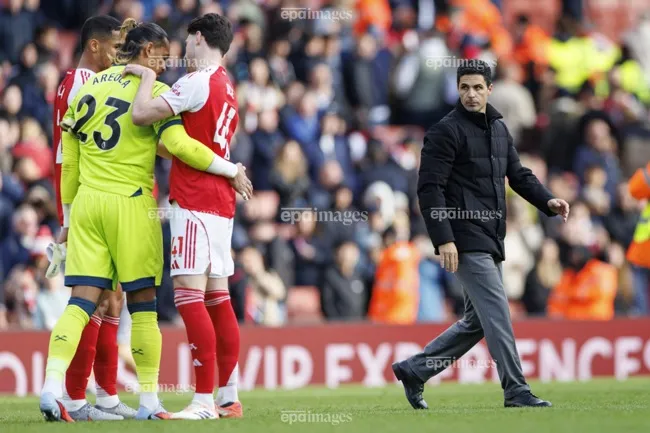 khong-ngo-arsenal-lai-co-nhieu-co-hoi-vo-dich-champions-league (1).jpg