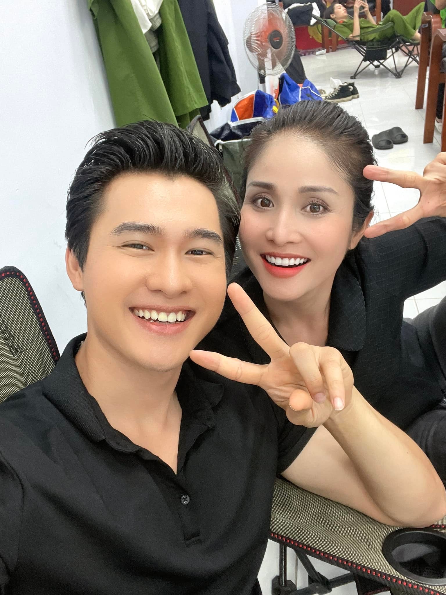 Nữ diễn viên được chồng cũ dặn "coi quen ai cho đàng hoàng", lấy chồng mới kém 9 tuổi cực cưng chiều - Ảnh 3.