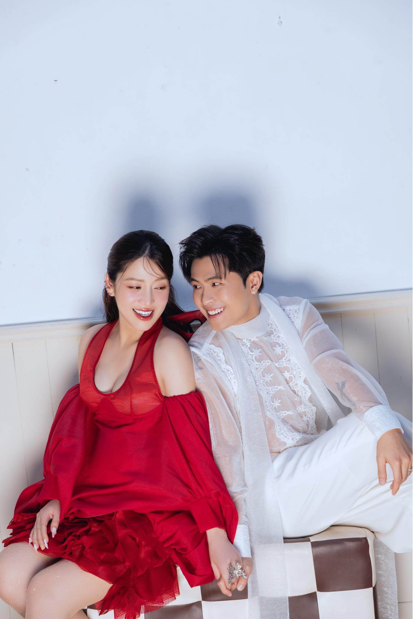 Cả 2 thường chia sẻ những khoảnh khắc ngọt ngào lên mạng xã hội.