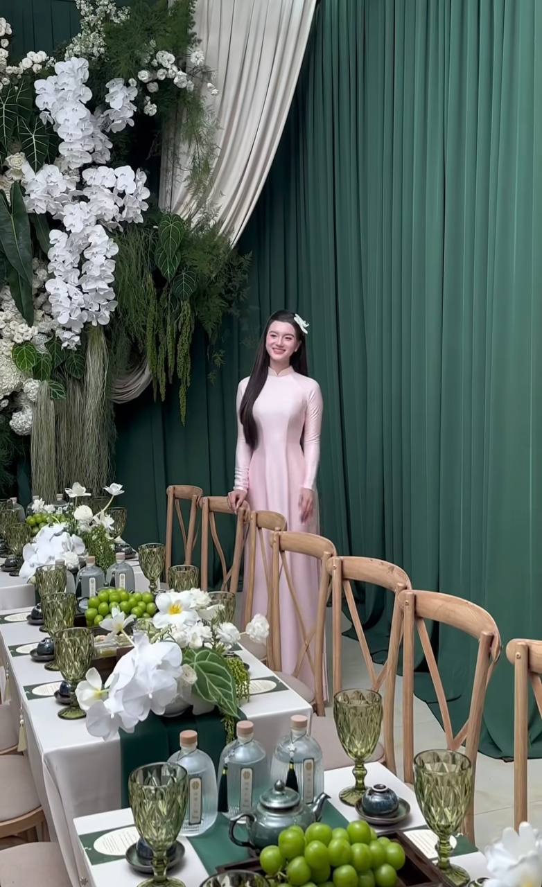 Chân dung cô gái xách vali cho Đỗ Hà ở Thanh Hoá gây sốt: Camera lia vội mà cũng cỡ này hả? - Ảnh 4.