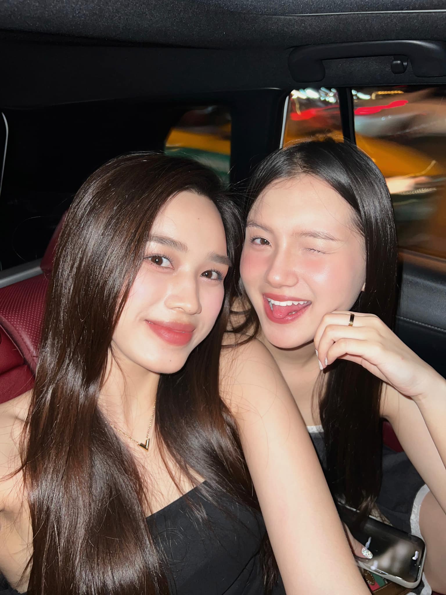 Chân dung cô gái xách vali cho Đỗ Hà ở Thanh Hoá gây sốt: Camera lia vội mà cũng cỡ này hả? - Ảnh 7.