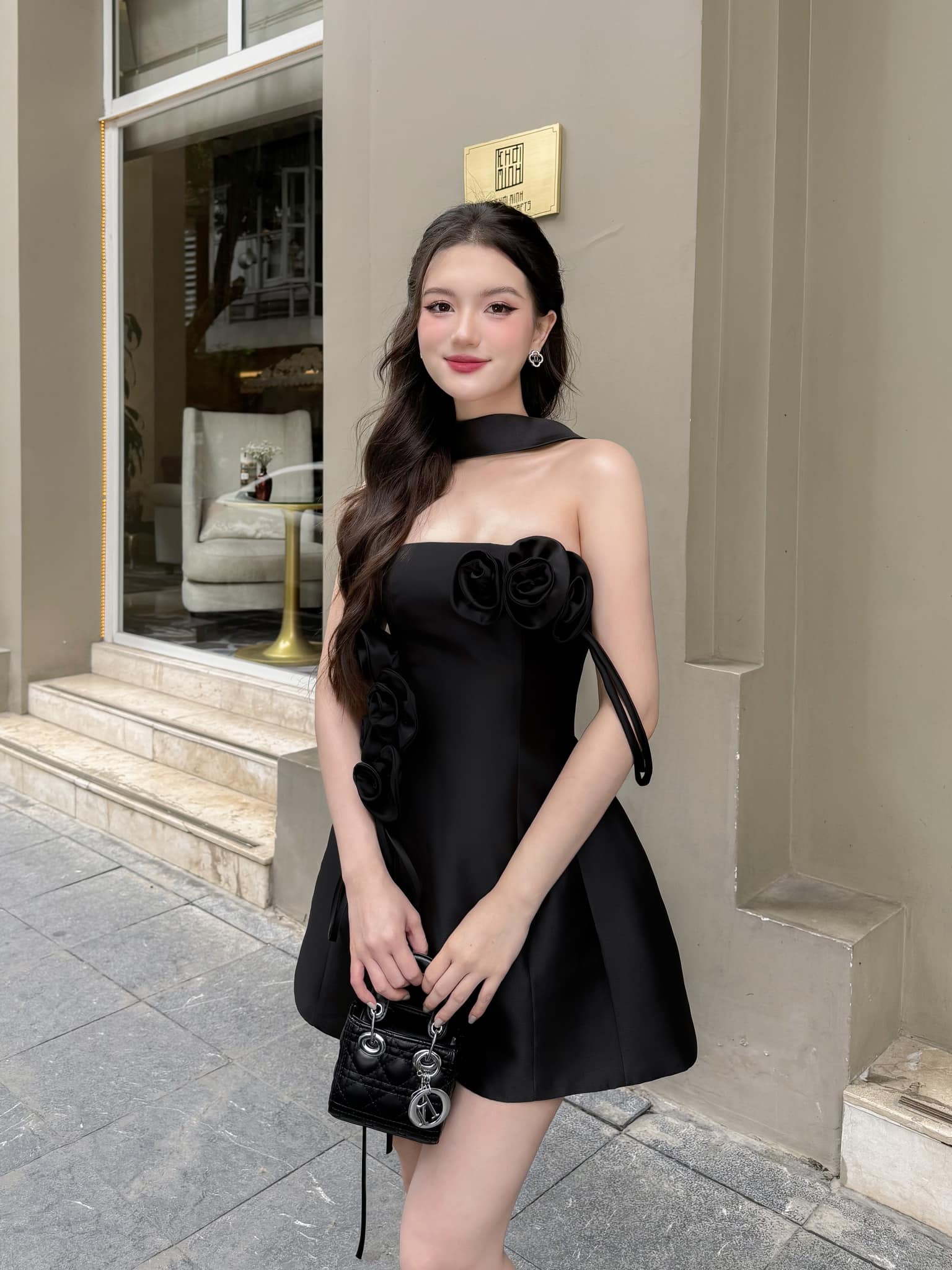 Chân dung cô gái xách vali cho Đỗ Hà ở Thanh Hoá gây sốt: Camera lia vội mà cũng cỡ này hả? - Ảnh 10.