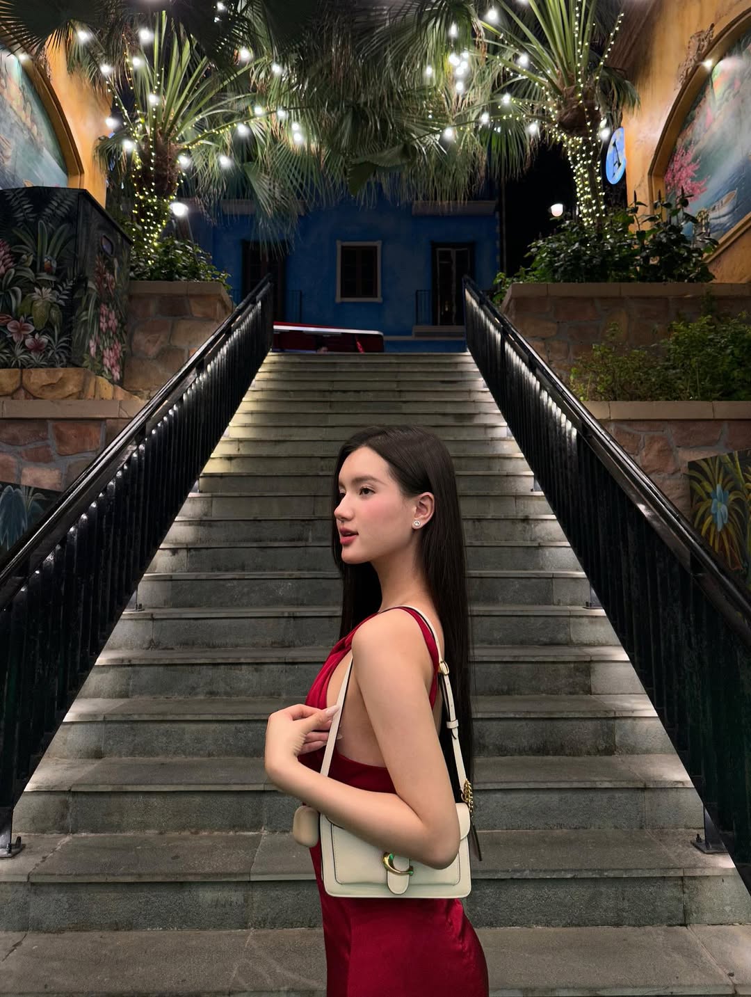 Chân dung cô gái xách vali cho Đỗ Hà ở Thanh Hoá gây sốt: Camera lia vội mà cũng cỡ này hả? - Ảnh 11.