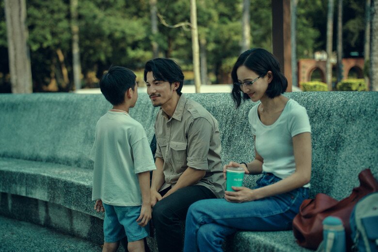 Bác Sĩ Tha Hương: Phim về lao động nhập cư khiến Liên Bỉnh Phát thức trắng để học thoại 3 thứ tiếng, nay "viết lại" lịch sử 4 Lòng nhiệt huyết với nghề y, sự tận tâm và khát khao cứu người chính là sợi dây kết nối Uyển Bình với Văn Ninh.