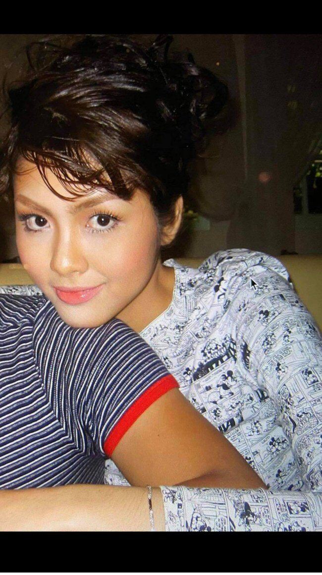 Ngày xưa, khi công nghệ chụp ảnh còn thô sơ nhưng chất lượng nhan sắc của nàng ngọc nữ thuộc hàng cực phẩm. Gương mặt cô được trang điểm nhẹ nhàng chứ không phải theo xu hướng mắt xanh mỏ đỏ của những năm 1990-2000.