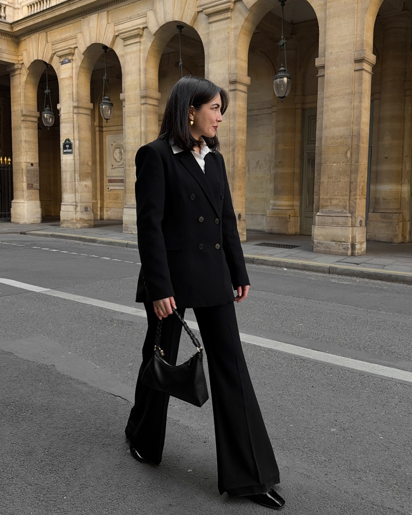 1761316869 768 Phu nu Phap me man 4 kieu ao khoac toi