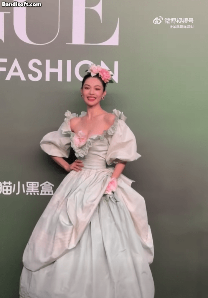 Tất cả họa sĩ trên đời đều muốn đưa mỹ nhân này vào tranh: Vẻ đẹp đáng giá ngàn vàng, đóa hoa độc lạ nhất showbiz - Ảnh 3. Tất cả họa sĩ trên đời đều muốn đưa mỹ nhân này vào tranh: Vẻ đẹp đáng giá ngàn vàng, đóa hoa độc lạ nhất showbiz - Ảnh 3.