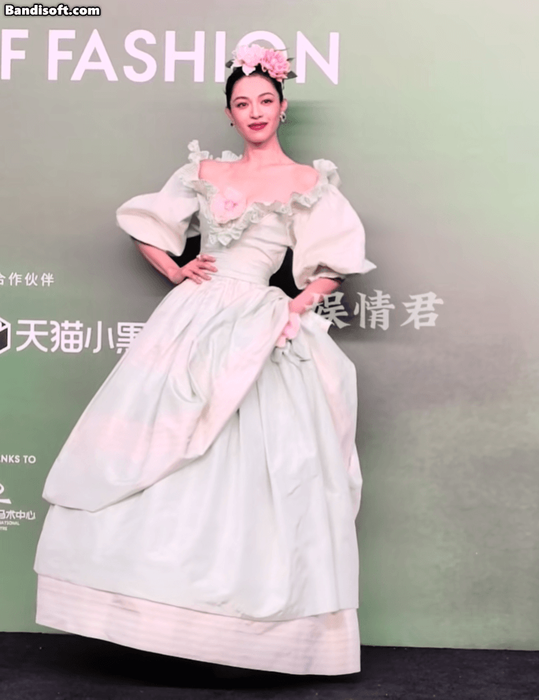 Tất cả họa sĩ trên đời đều muốn đưa mỹ nhân này vào tranh: Vẻ đẹp đáng giá ngàn vàng, đóa hoa độc lạ nhất showbiz - Ảnh 4. Tất cả họa sĩ trên đời đều muốn đưa mỹ nhân này vào tranh: Vẻ đẹp đáng giá ngàn vàng, đóa hoa độc lạ nhất showbiz - Ảnh 4.