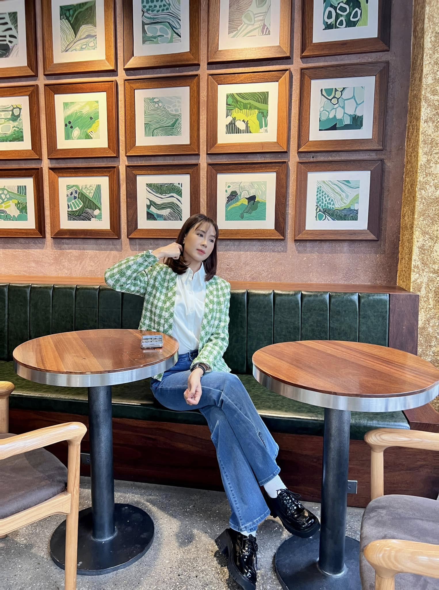 Mùa đông tới là lại phải học ngay mỹ nhân 42 tuổi này cách mặc đẹp: Style siêu trẻ trung, không bao giờ lỗi mốt - Ảnh 7.