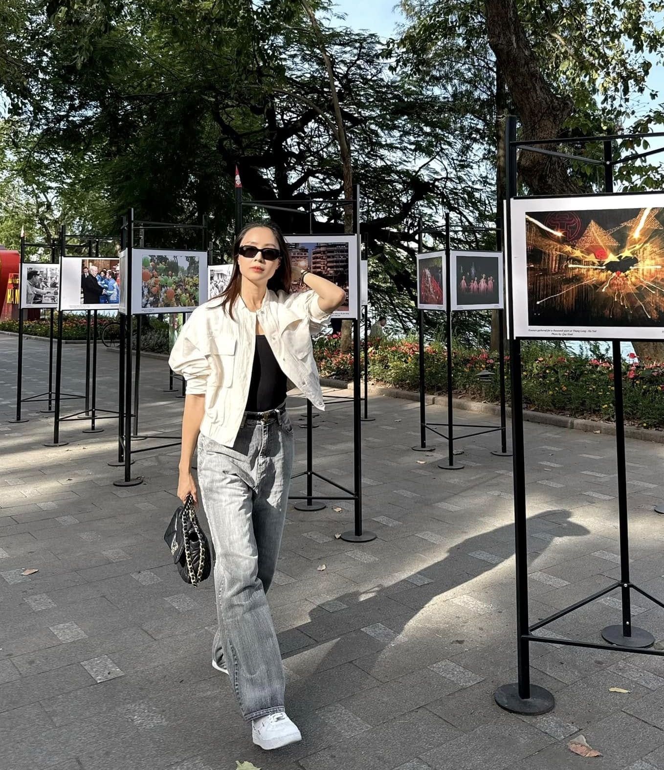 Mùa đông tới là lại phải học ngay mỹ nhân 42 tuổi này cách mặc đẹp: Style siêu trẻ trung, không bao giờ lỗi mốt - Ảnh 8.