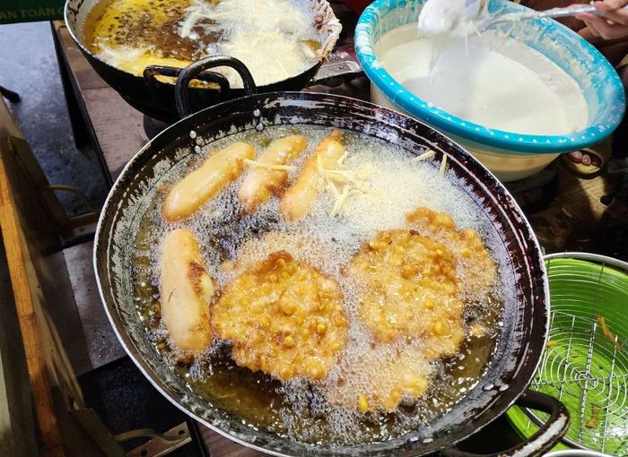 Món bánh chuối ăn vỉa hè mới ngon