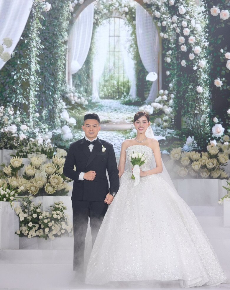 Đỗ Thị Hà và Nguyễn Viết Vương là cặp đôi “trai tài gái giỏi” của Vbiz.