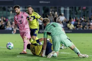 Siêu sao Messi lập cú đúp, Miami vẫn chưa chắc đi tiếp