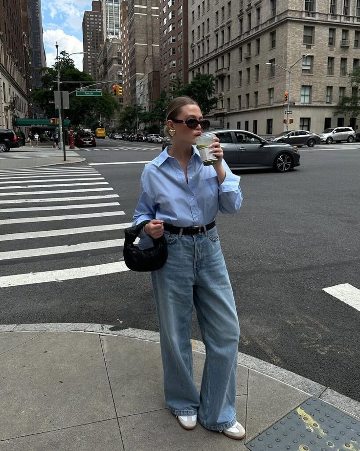 3 kiểu quần jeans mấy nàng sau 30 nên tránh nếu muốn mặc dễ đẹp và tôn dáng- Ảnh 2.