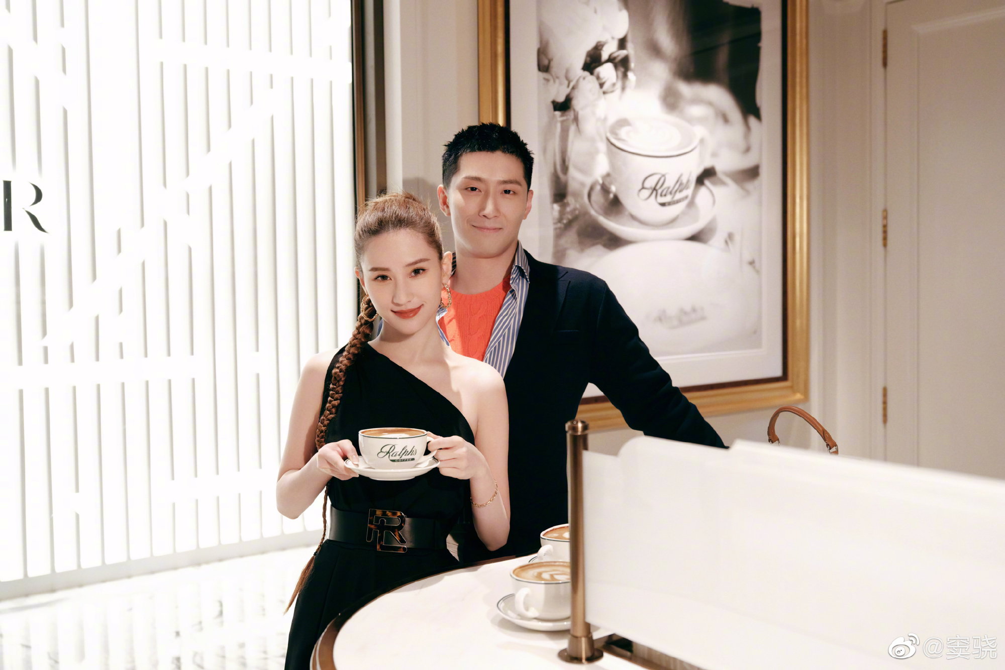 Không thể tin đây là bộ mặt thật của "thợ gội đầu" Đậu Kiêu? - Ảnh 2.