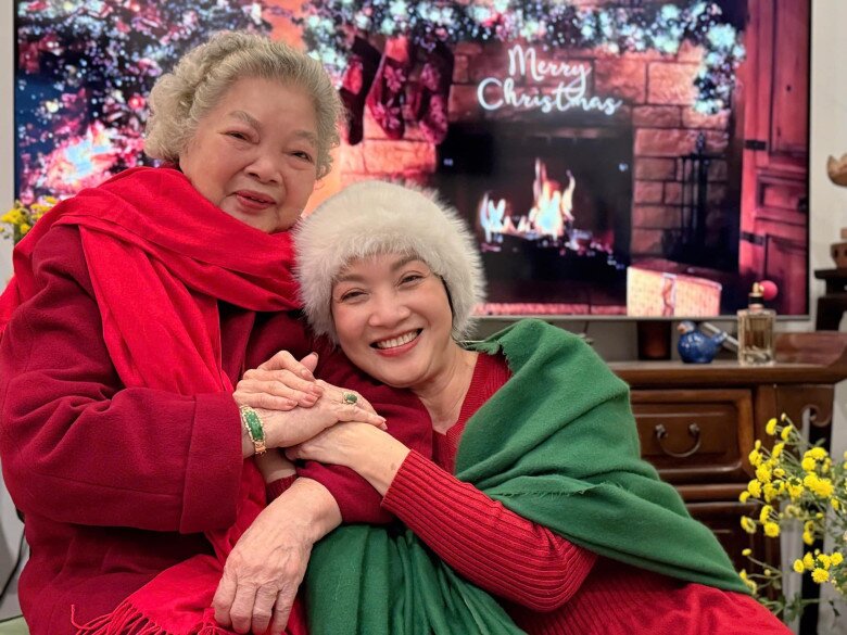 NSƯT Lê Mai hiện ở cùng với con gái thứ 2 - Lê Khanh.