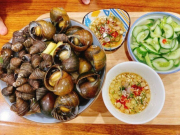 Luộc ốc, người cho nước người lại cho thêm mẻ, còn đây là cách làm của dân chuyên nghiệp, bảo sao ốc giòn ngon thơm sạch