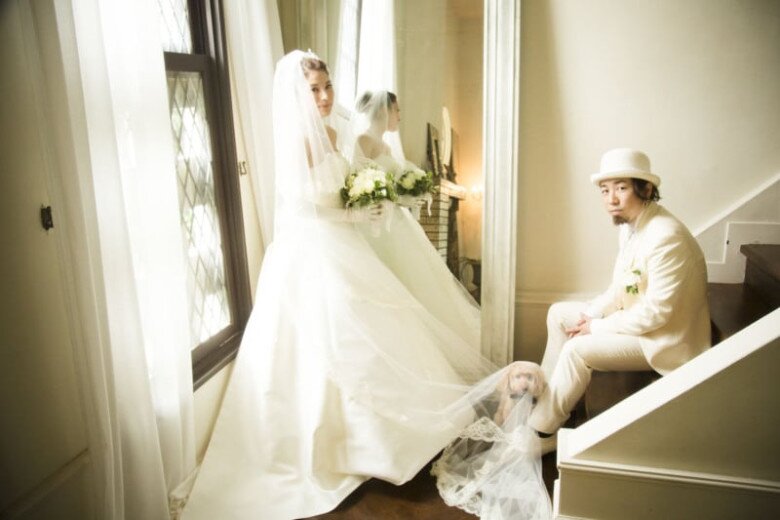 2 mỹ nhân Nhật bị chồng "tố ngược" chuyện ngoại tình: Người ôm di ảnh ông xã khóc nấc, người bị thám tử tư theo dõi 2 Cô kết hôn với nam rapper.