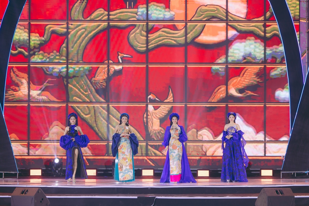 1761459166 491 Hoang Ngoc Nhu dang quang Hoa hau Sinh vien Viet