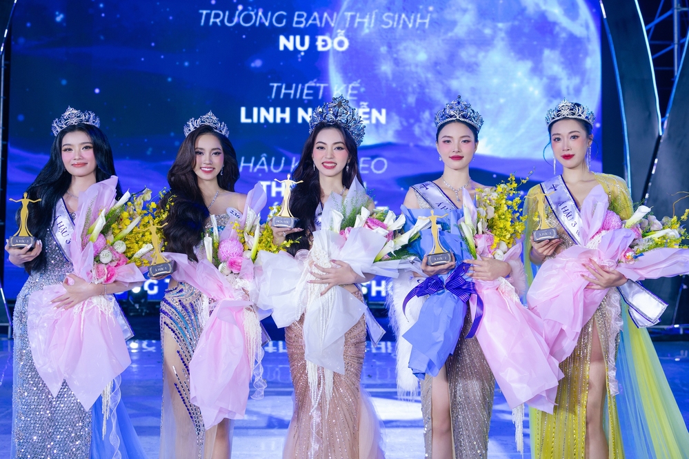  
Khoảnh khắc đăng quang của Tân Hoa hậu Hoàng Ngọc Như