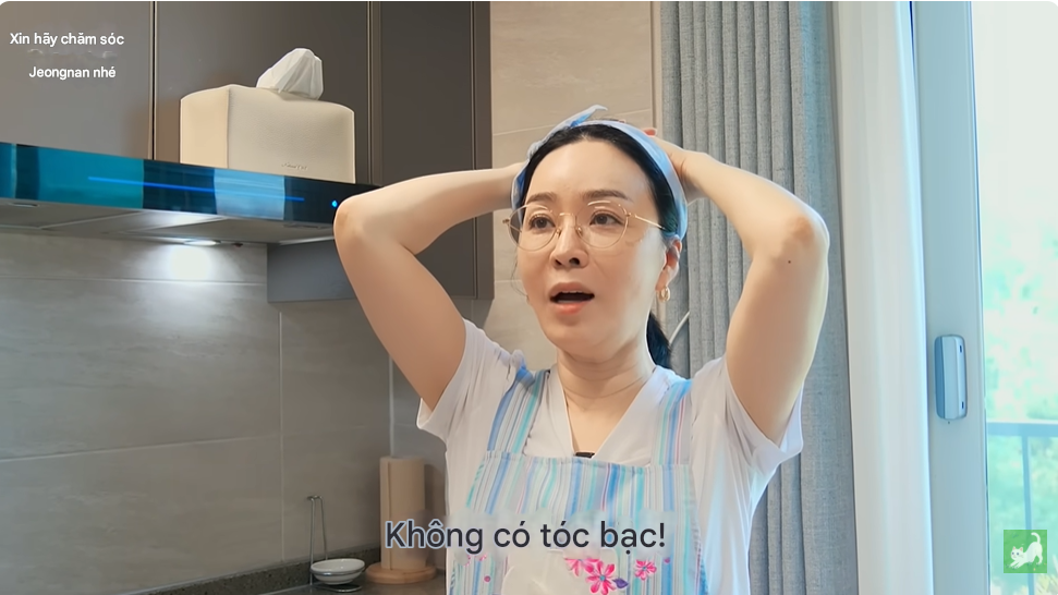 Nữ diễn viên 54 tuổi của phim Queen of Tears: "Tôi đã uống loại nước này được 6 tháng và thấy tóc đang dày hơn, tóc bạc cũng không mọc ra nữa" - Ảnh 4.