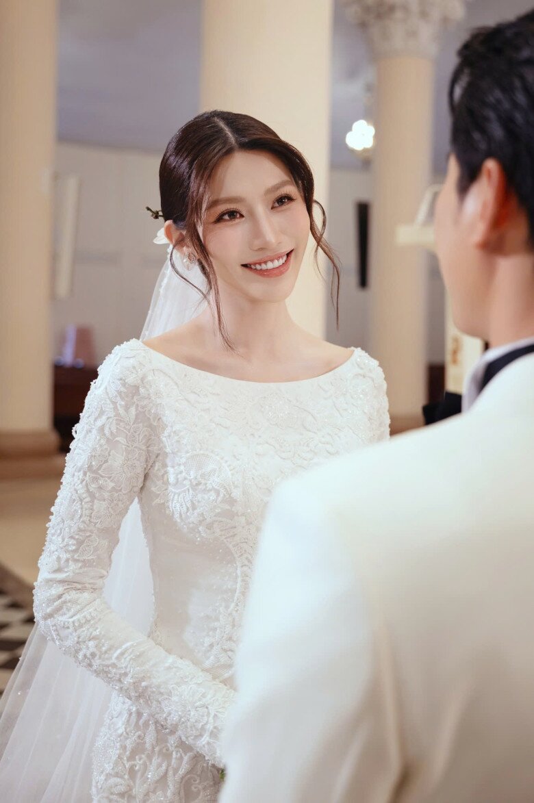 Cận nhan sắc xinh đẹp của nàng á hậu.