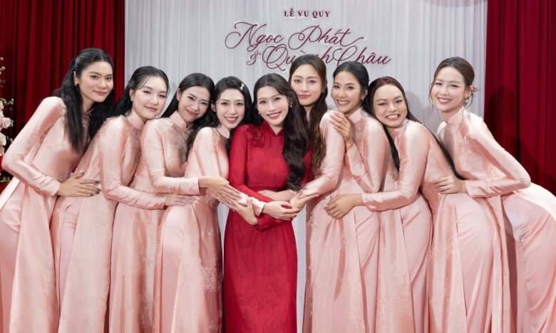Dàn phù dâu xinh đẹp, rạng rỡ trong lễ vu quy của Chế Nguyễn Quỳnh Châu.