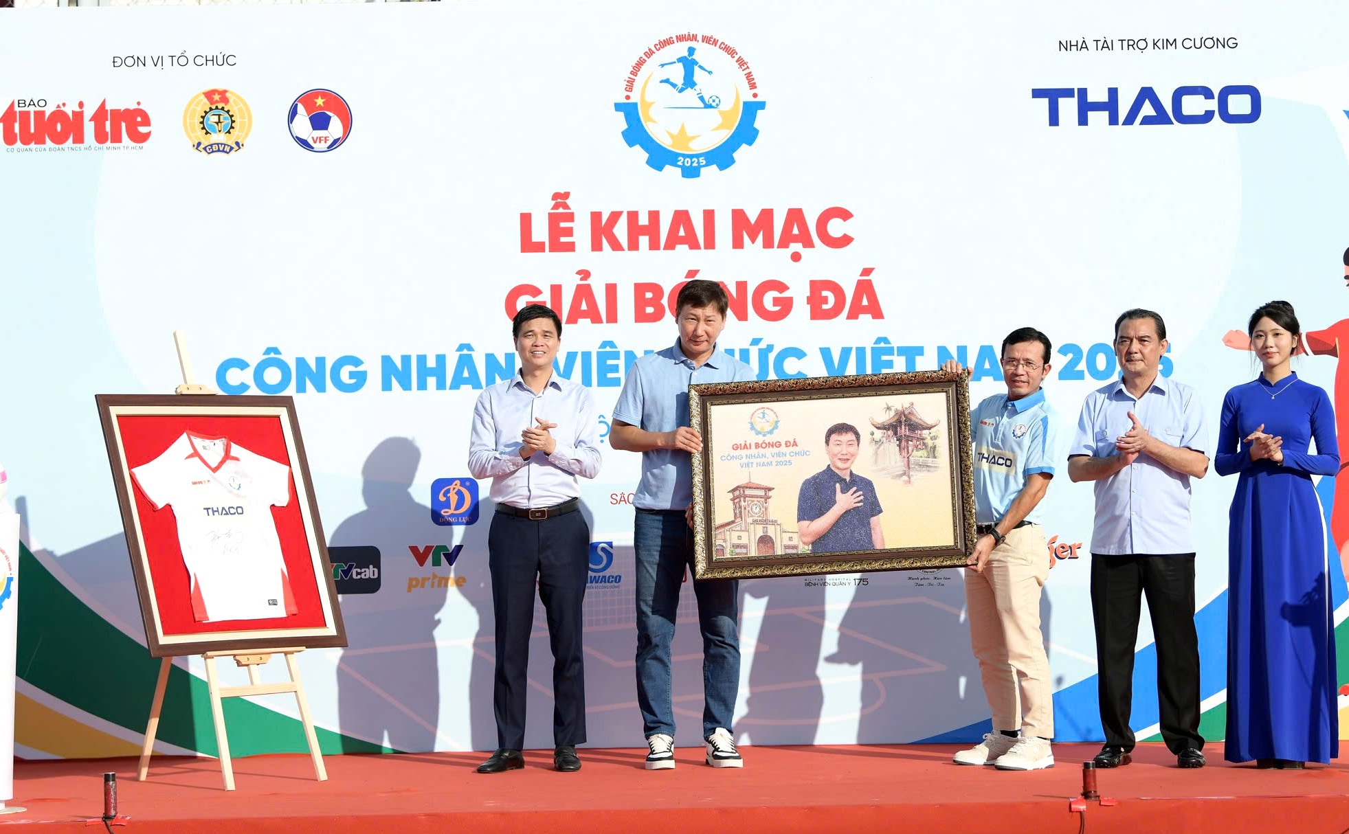 bóng đá công nhân - Ảnh 2.