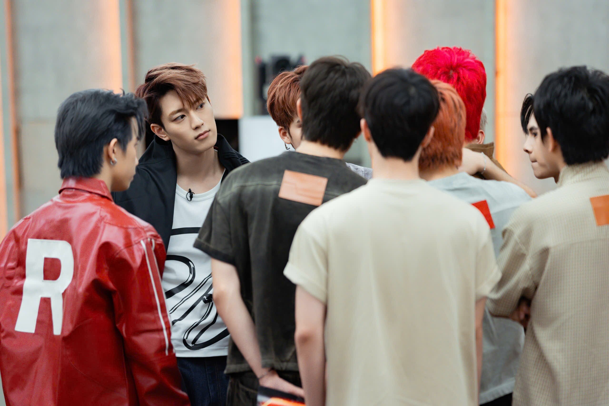 "Tân binh toàn năng" tập 4: Thầy trò Soobin bại trận trước nhóm nhạc Nhật Bản, 3 thí sinh nguy hiểm 6 Các thực tập sinh bàng hoàng trước kết quả thua cuộc sát sao.