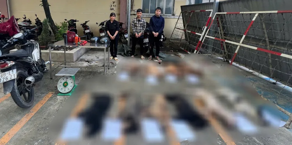 2-nguoi-trom-cho-1-nguoi-mua-cho-bi-cong-an-tp-hcm-bat-khan-cap (2).jpg