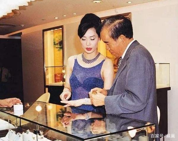 Cái kết ngỡ ngàng của “bom sex” dám “mạo phạm” với tỷ phú 70 tuổi - Ảnh 7.