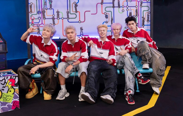 Đội Phúc Du và BigDaddy được đánh giá đậm chất chủ đề “Reply 2000s”.