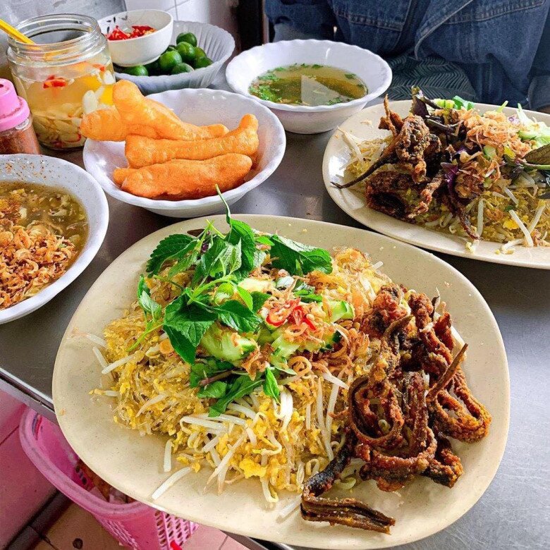 2 quán miến lươn ở Hà Nội được Michelin vinh danh: Tồn tại suốt 40 năm giữa lòng phố cổ vẫn nườm nượp khách - 2