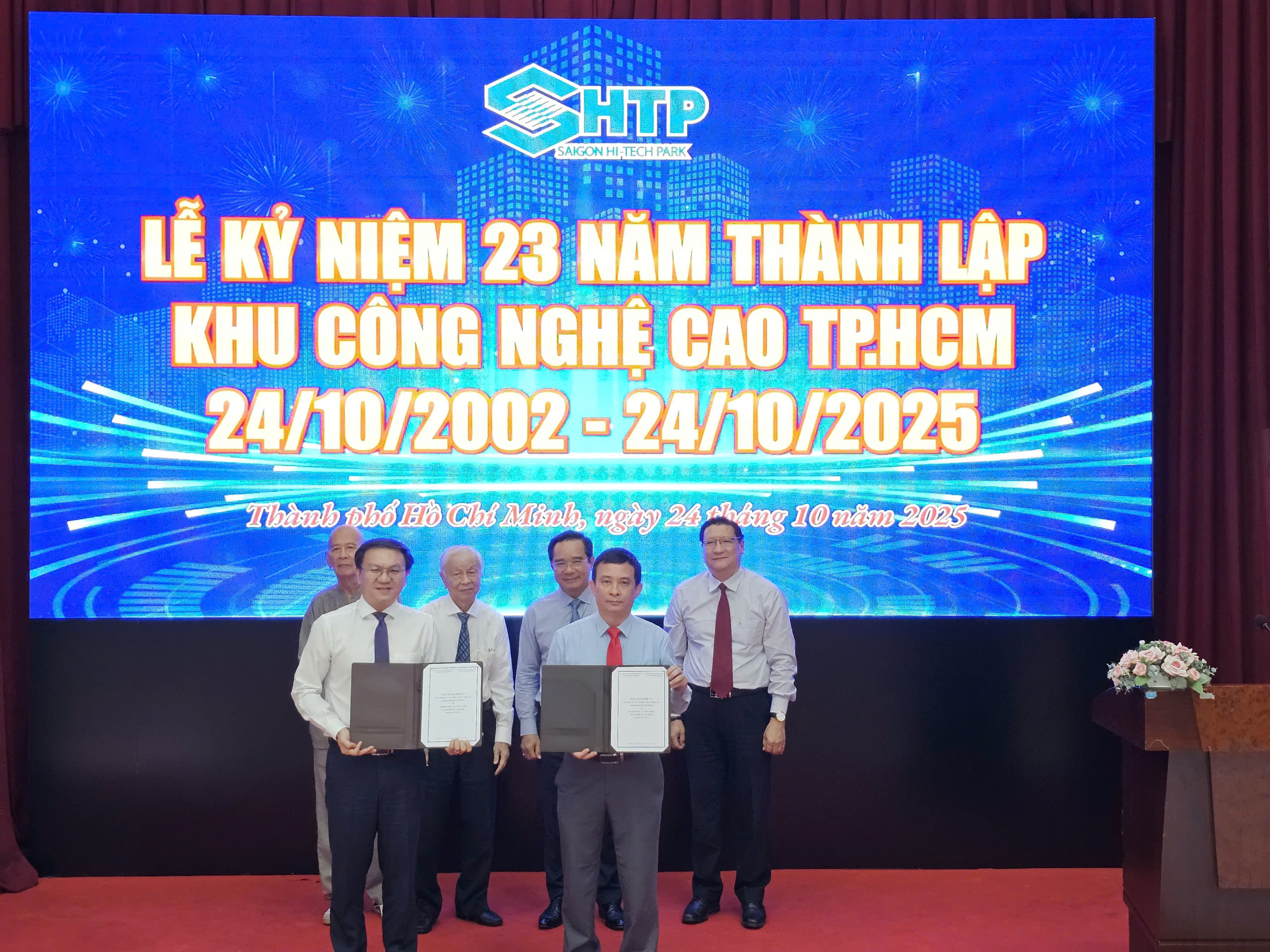 Cấp giấy chứng nhận đầu tư trong 1 ngày 2 Khu Công nghệ cao TP HCM phải là trung tâm AI, bán dẫn, khởi nghiệp sáng tạo của toàn khu vực - Ảnh 4.